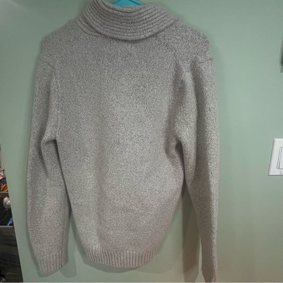 6/$25Old Navy Men's Shawl-Collar Turtleneck Sweater in Heather Gray - Picture 8 of 8